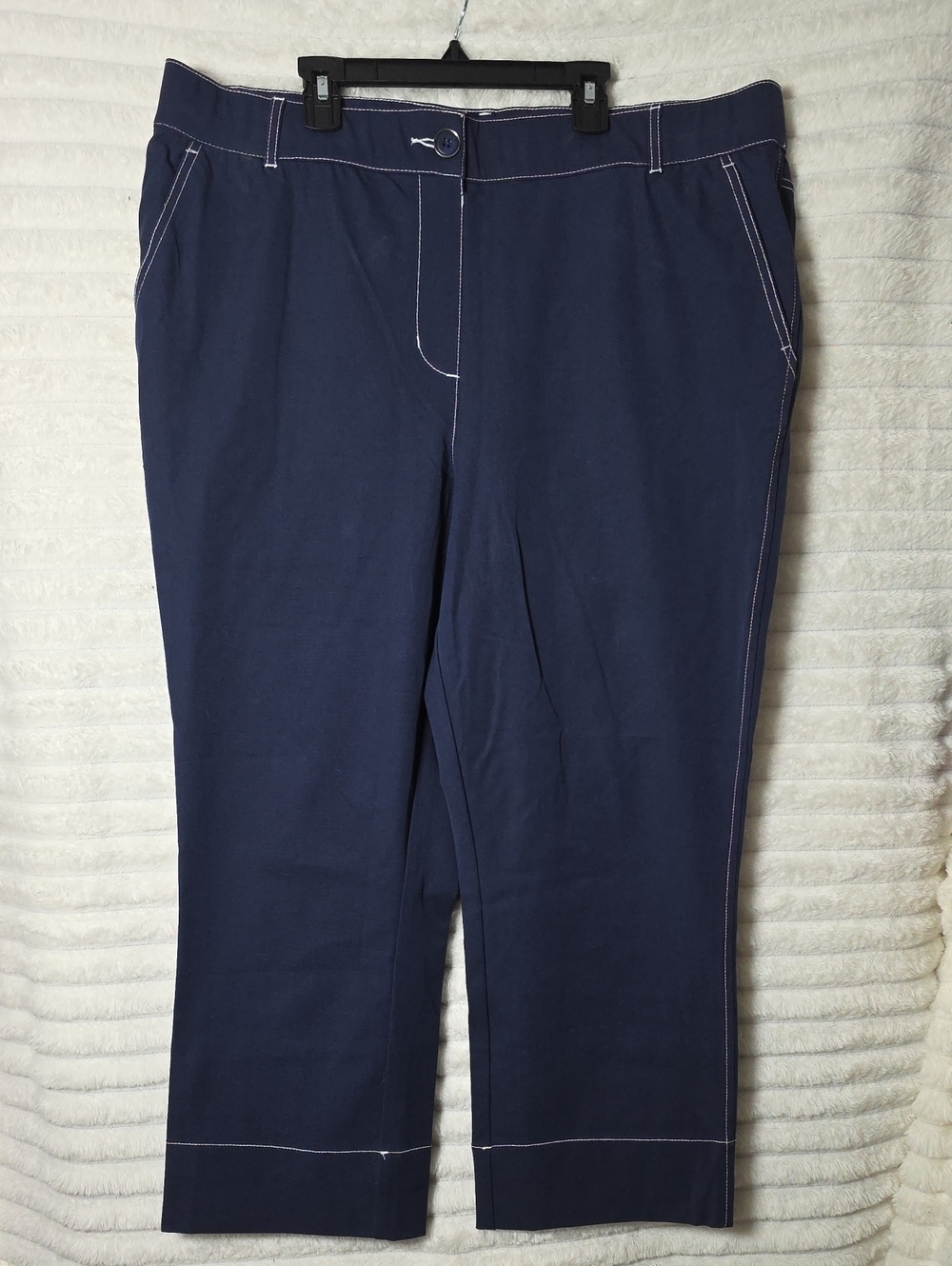 Isaac‎ Mizrahi Navy Cropped Capri Jeans with Contrast Stitching; 18WP
